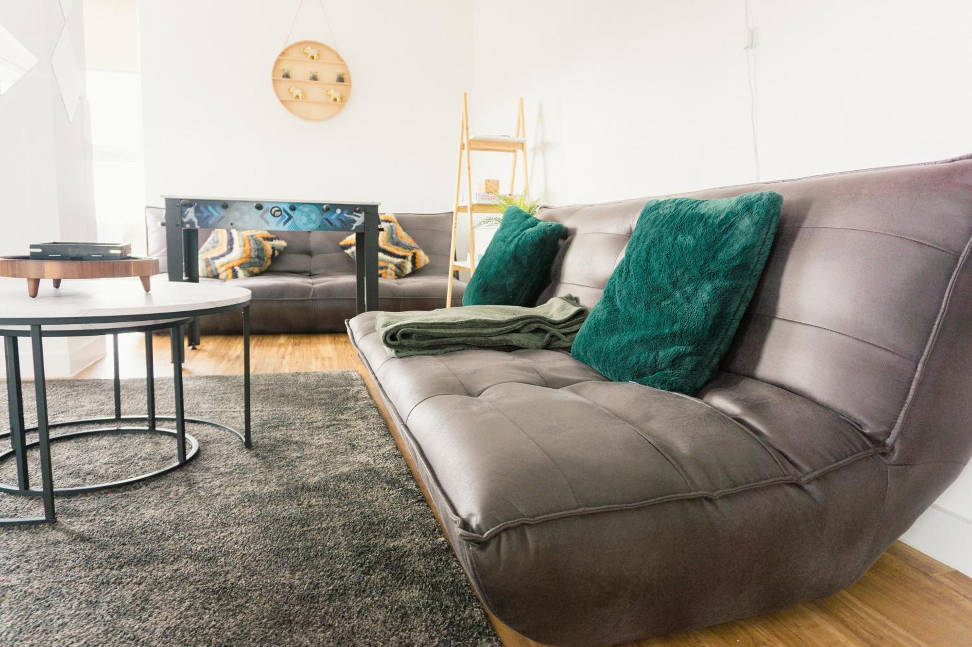 Manchester'S Luxurious 2-Bed Haven With Balcony - Canal Views & Proximity To Manchester United Buitenkant foto