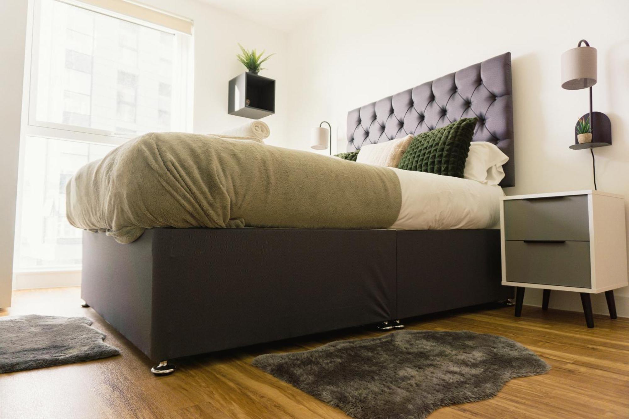Manchester'S Luxurious 2-Bed Haven With Balcony - Canal Views & Proximity To Manchester United Buitenkant foto