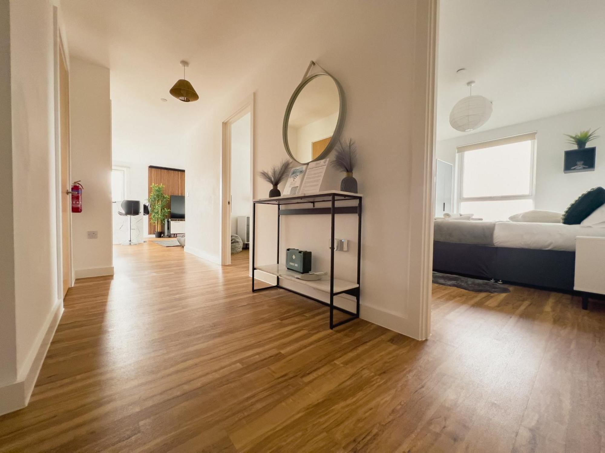 Manchester'S Luxurious 2-Bed Haven With Balcony - Canal Views & Proximity To Manchester United Buitenkant foto