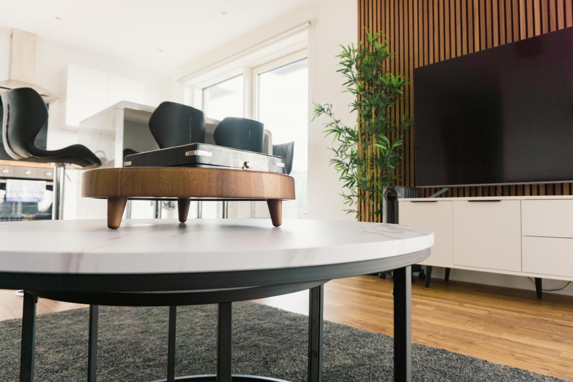Manchester'S Luxurious 2-Bed Haven With Balcony - Canal Views & Proximity To Manchester United Buitenkant foto